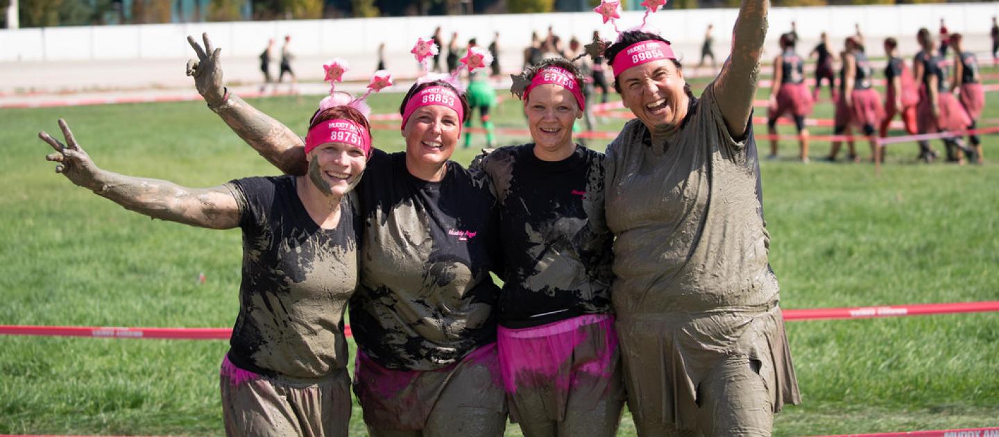 4 vrouwen tijdens de Muddy Angel Run